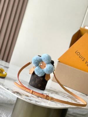 LV VIVIENNE 手机包
