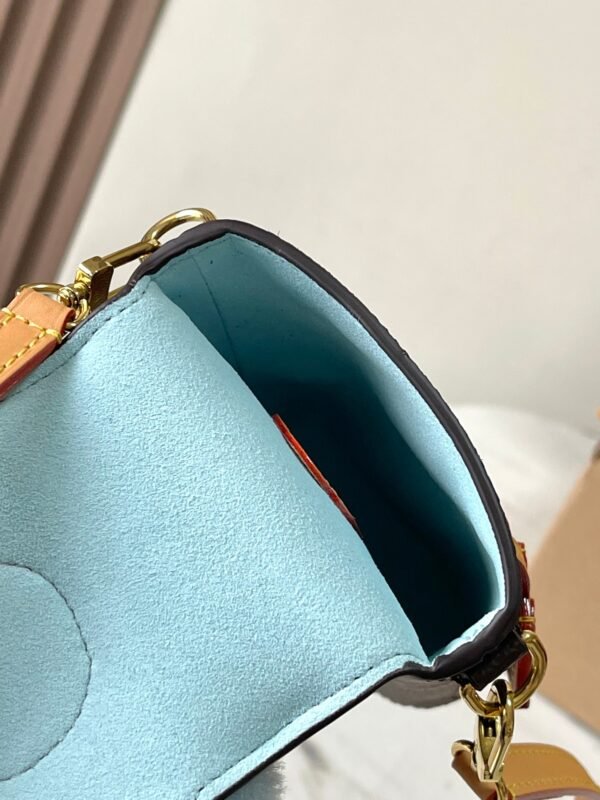 LV VIVIENNE 手机包
