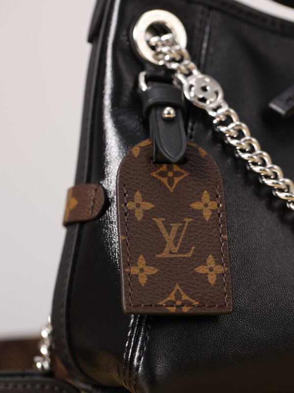 13430514342598971 M12888当季新款 CARRYALL BB 手袋