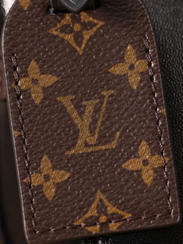 13430514347134221 M12888当季新款 CARRYALL BB 手袋
