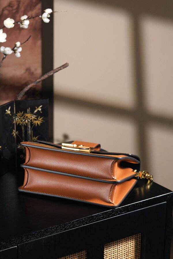 𝐃𝐀𝐔𝐏𝐇𝐈𝐍𝐄 芯片菱形跳动码新版系列 #M𝟒𝟓𝟗𝟓𝟖
