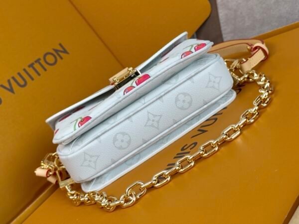 M14231  Pochette Métis East West 手袋