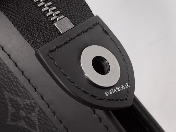 M61692 POCHETTE VOYAGE 中号手袋