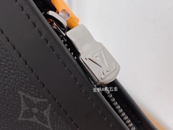 M61692 POCHETTE VOYAGE 中号手袋