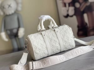 13430679690244275 M23163 Keepall Bandoulière 25 手袋