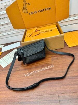 13430697648668554 M12636 Pulse Wearable Wallet邮差包