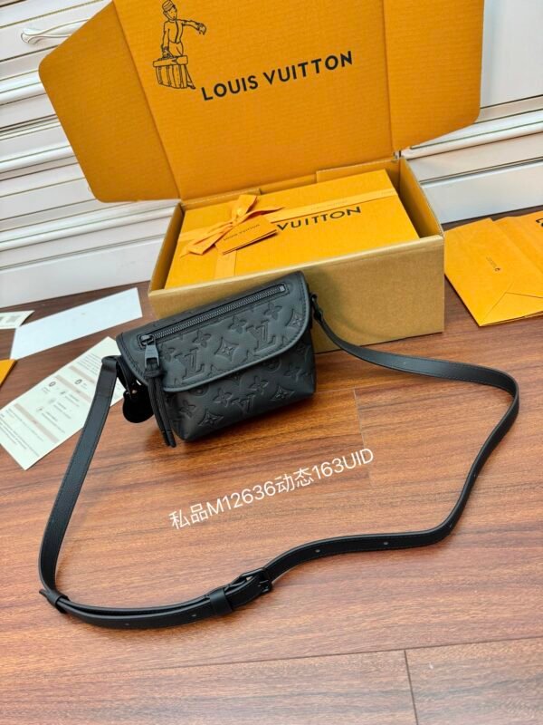 M12636 Pulse Wearable Wallet邮差包