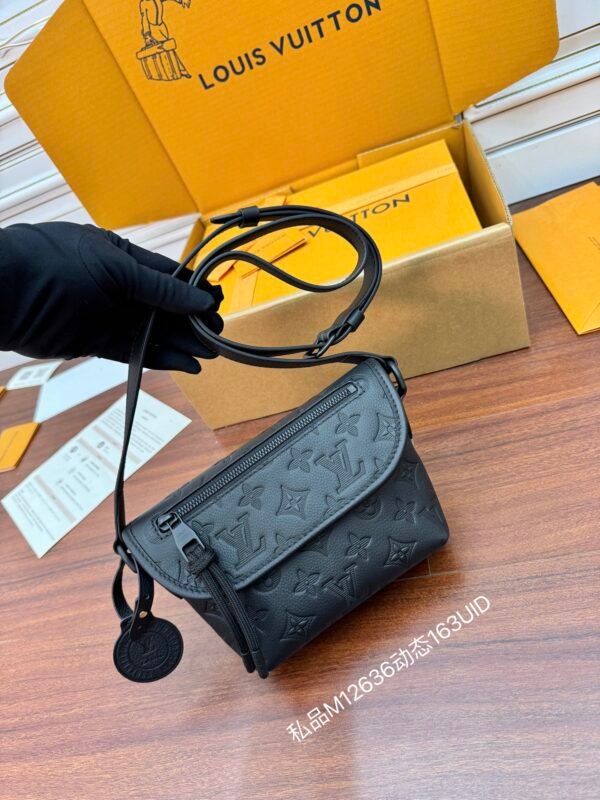 M12636 Pulse Wearable Wallet邮差包
