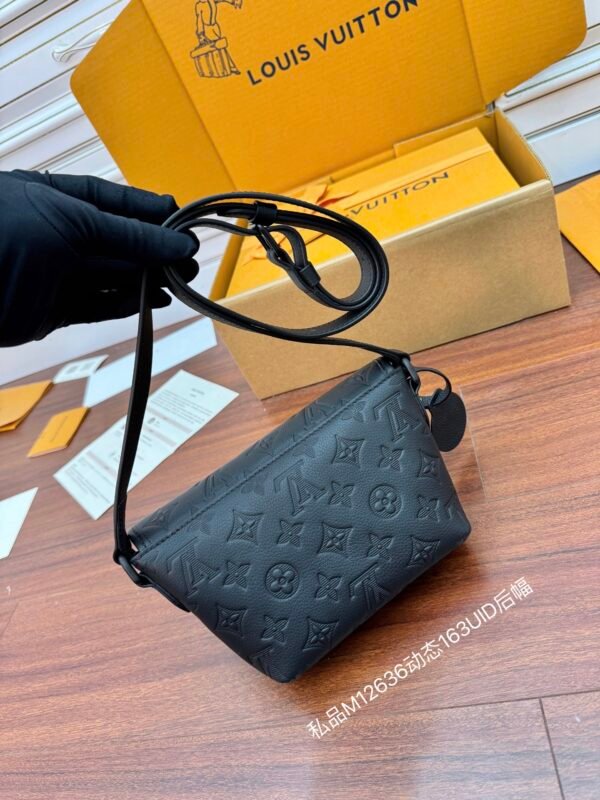 M12636 Pulse Wearable Wallet邮差包