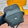 M12636 Pulse Wearable Wallet邮差包