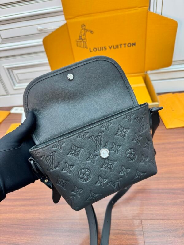 M12636 Pulse Wearable Wallet邮差包