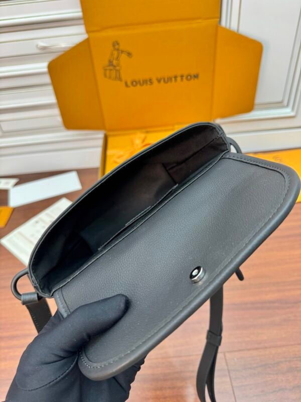 M12636 Pulse Wearable Wallet邮差包