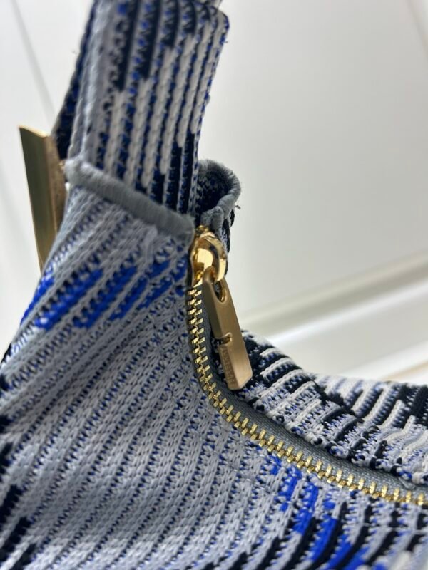 Burberry Mini Peg系列 格纹手提饭盒包