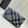 Burberry Mini Peg系列 格纹手提饭盒包