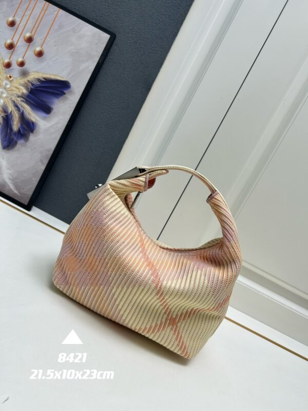 Burberry Mini Peg系列 格纹手提饭盒包