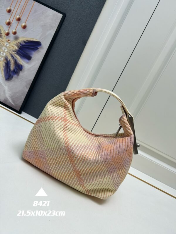 Burberry Mini Peg系列 格纹手提饭盒包