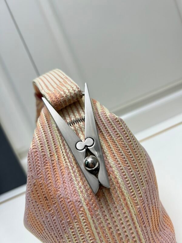 Burberry Mini Peg系列 格纹手提饭盒包