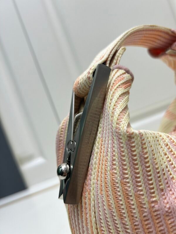Burberry Mini Peg系列 格纹手提饭盒包