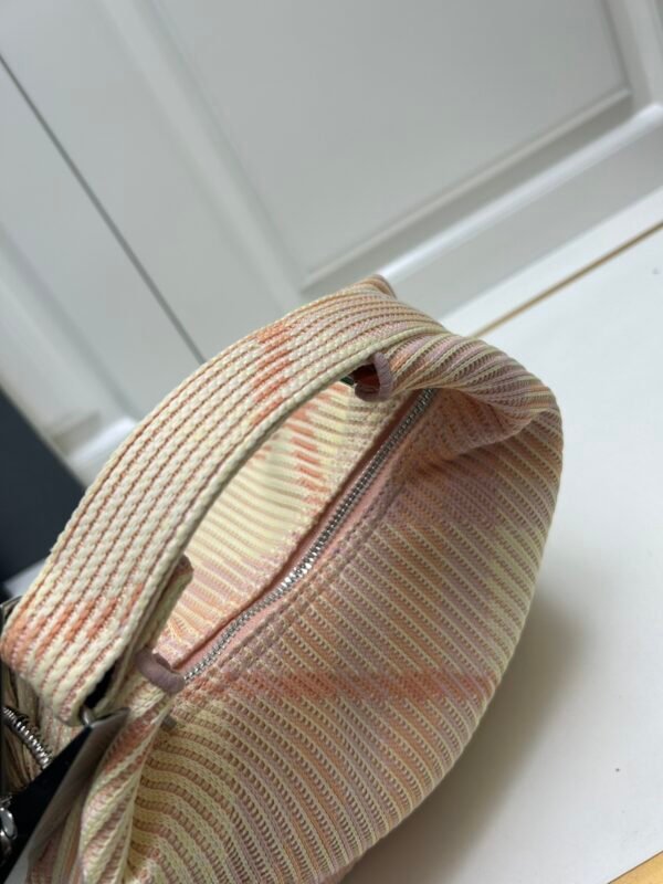 Burberry Mini Peg系列 格纹手提饭盒包