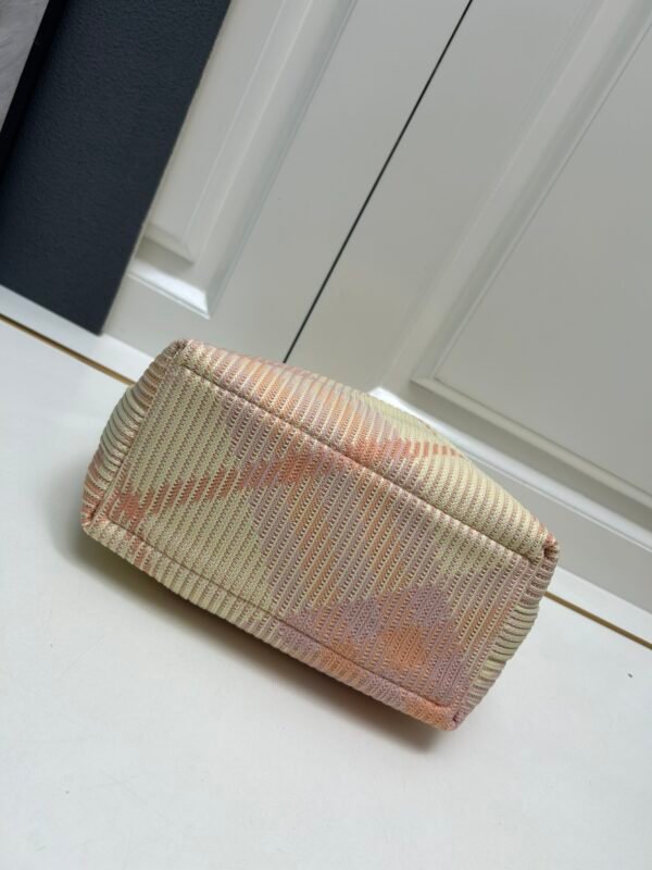 Burberry Mini Peg系列 格纹手提饭盒包