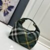 Burberry Mini Peg系列 格纹手提饭盒包