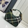 Burberry Mini Peg系列 格纹手提饭盒包