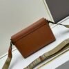 Burberry 經典格纹元素的翻盖斜挎小方包