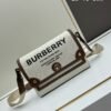 Burberry 經典格纹元素的翻盖斜挎小方包
