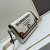 Burberry 經典格纹元素的翻盖斜挎小方包