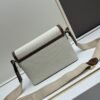 Burberry 經典格纹元素的翻盖斜挎小方包