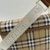 Burberry 經典格纹元素的翻盖斜挎小方包