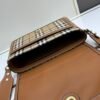 Burberry 經典格纹元素的翻盖斜挎小方包