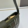 博柏利（Burberry）橄榄绿经典格纹腋下法棍包