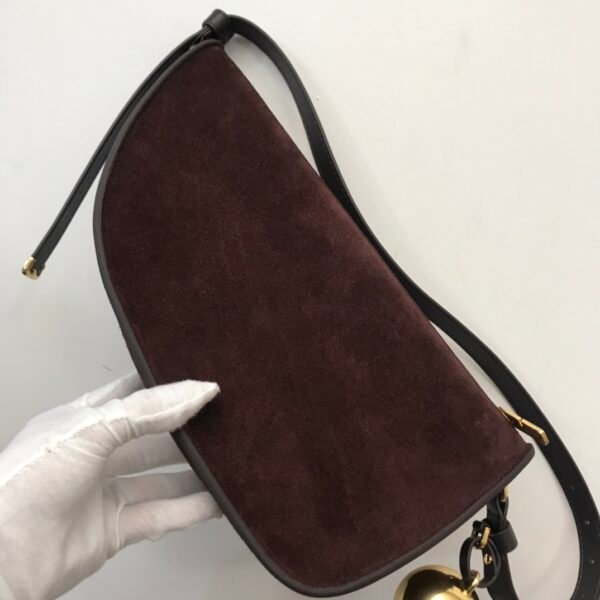 （Burberry）复古风半月形麂皮腋下斜挎包