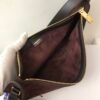 （Burberry）复古风半月形麂皮腋下斜挎包