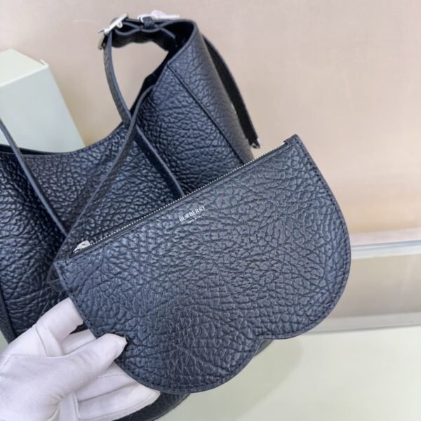 （Burberry）Chess 學院風肩背包