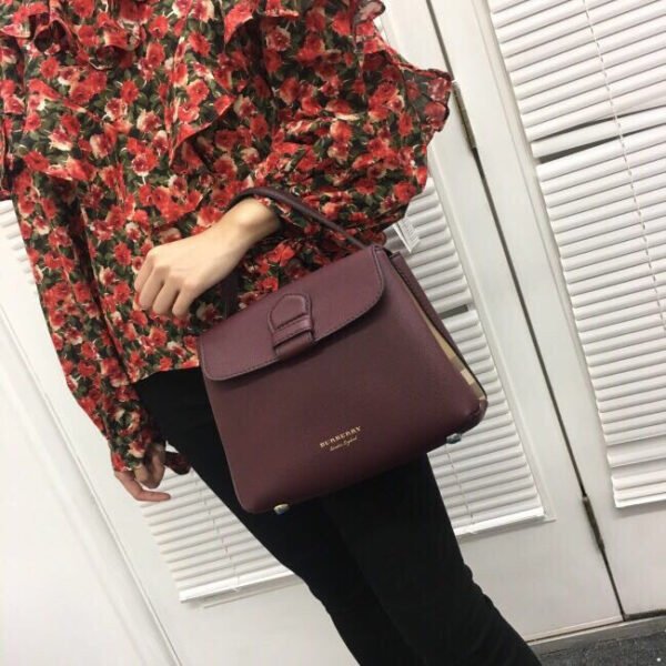（Burberry）复古风黑色皮质手提斜挎小包