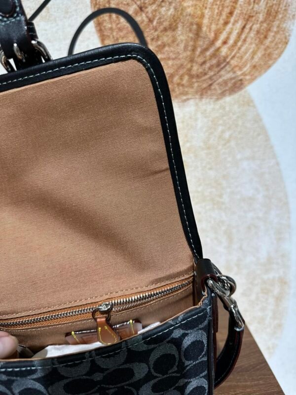 Coach CE517FRANKIE 18号斜挎包