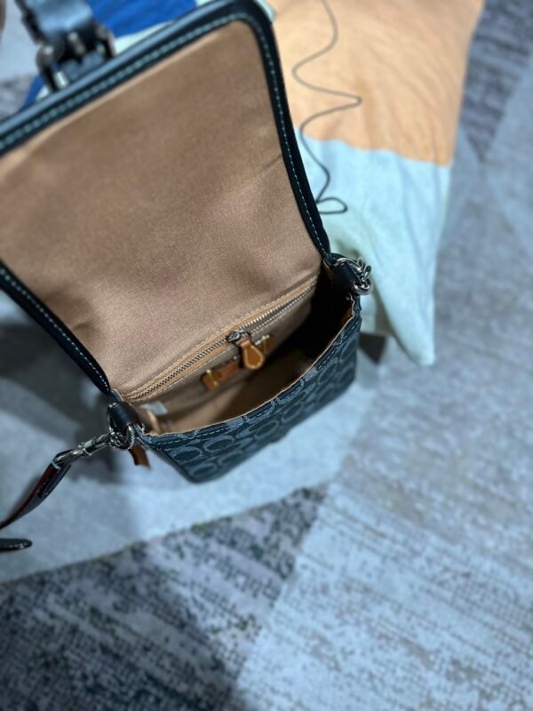 Coach CE517FRANKIE 18号斜挎包